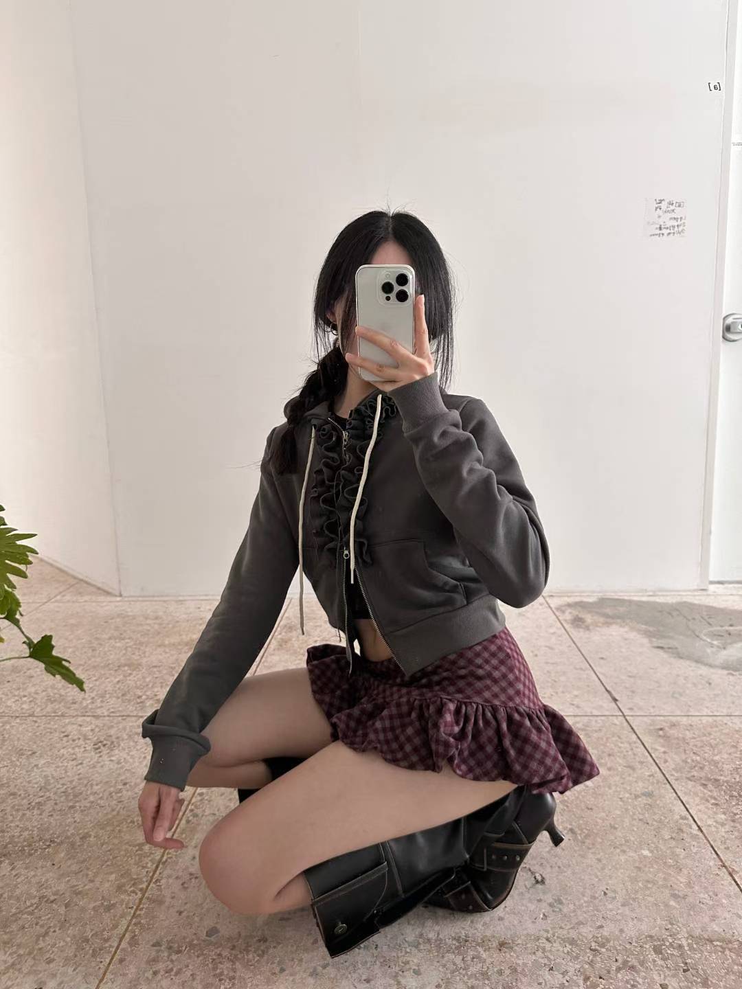 木耳邊拉鍊外套 Ruffled Zip-Up Jacket