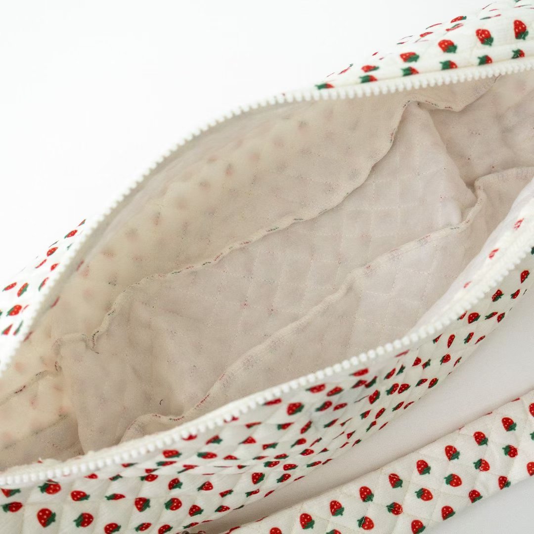 草莓印花斜挎袋 Strawberry Print Crossbody Bag