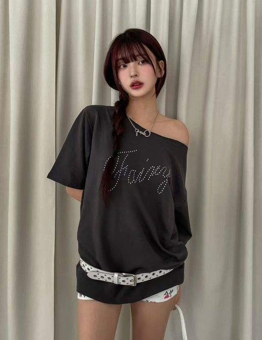 斜肩露膊字母上衣 Lettering Design Off-Shoulder Top