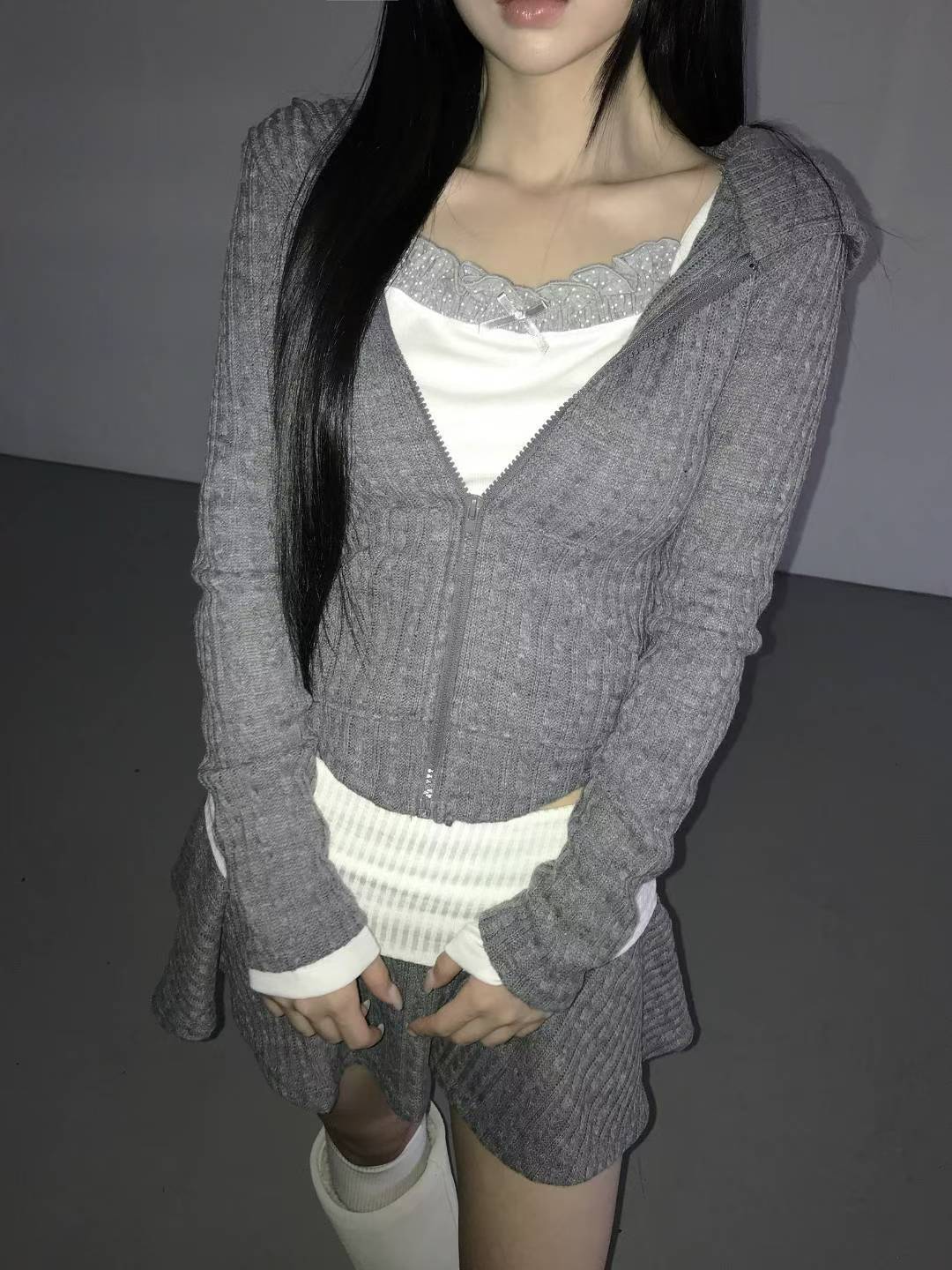 假兩件方領長袖上衣 Square Neck Fake Two-Piece Long-Sleeved Top