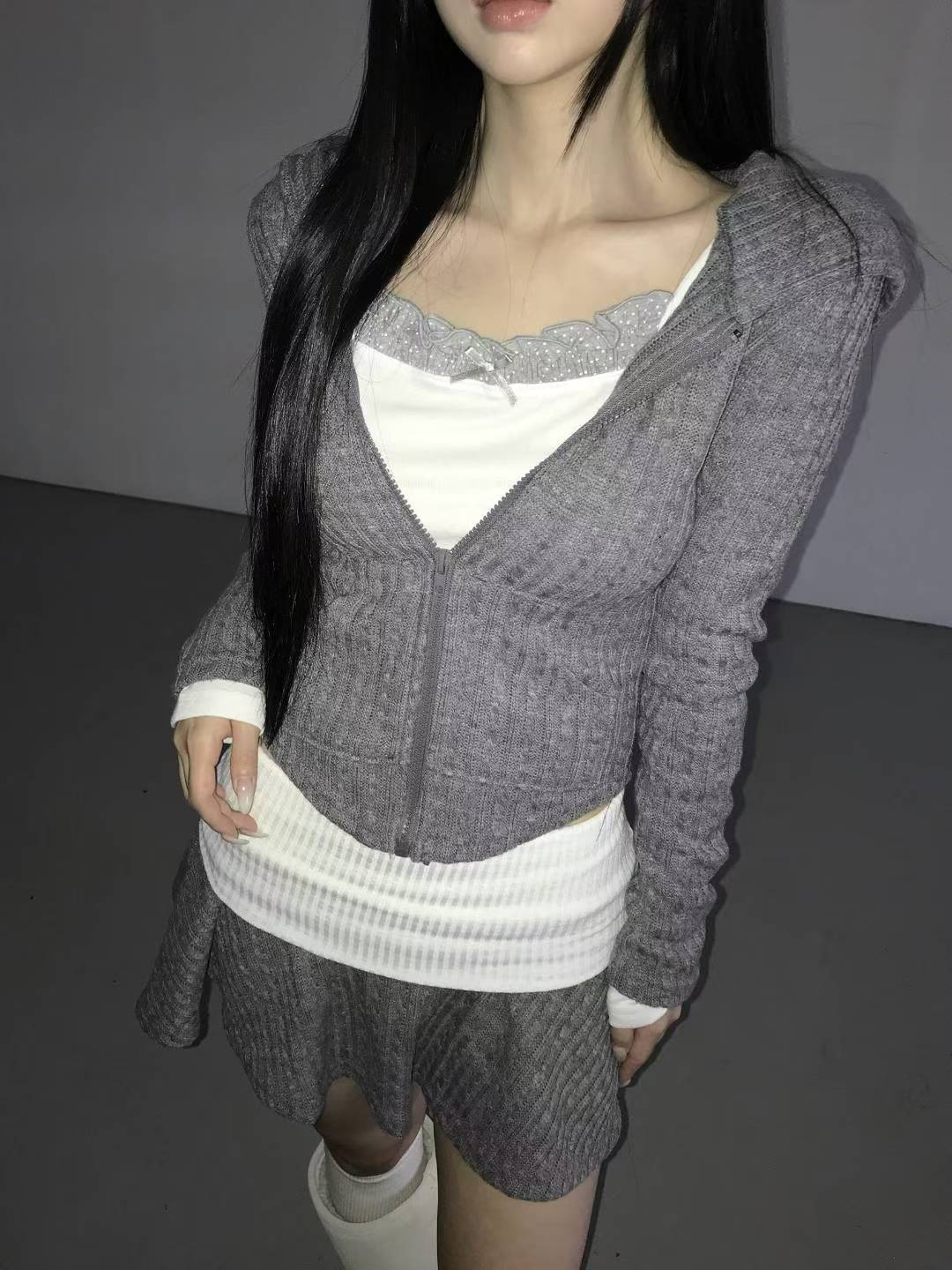 假兩件方領長袖上衣 Square Neck Fake Two-Piece Long-Sleeved Top