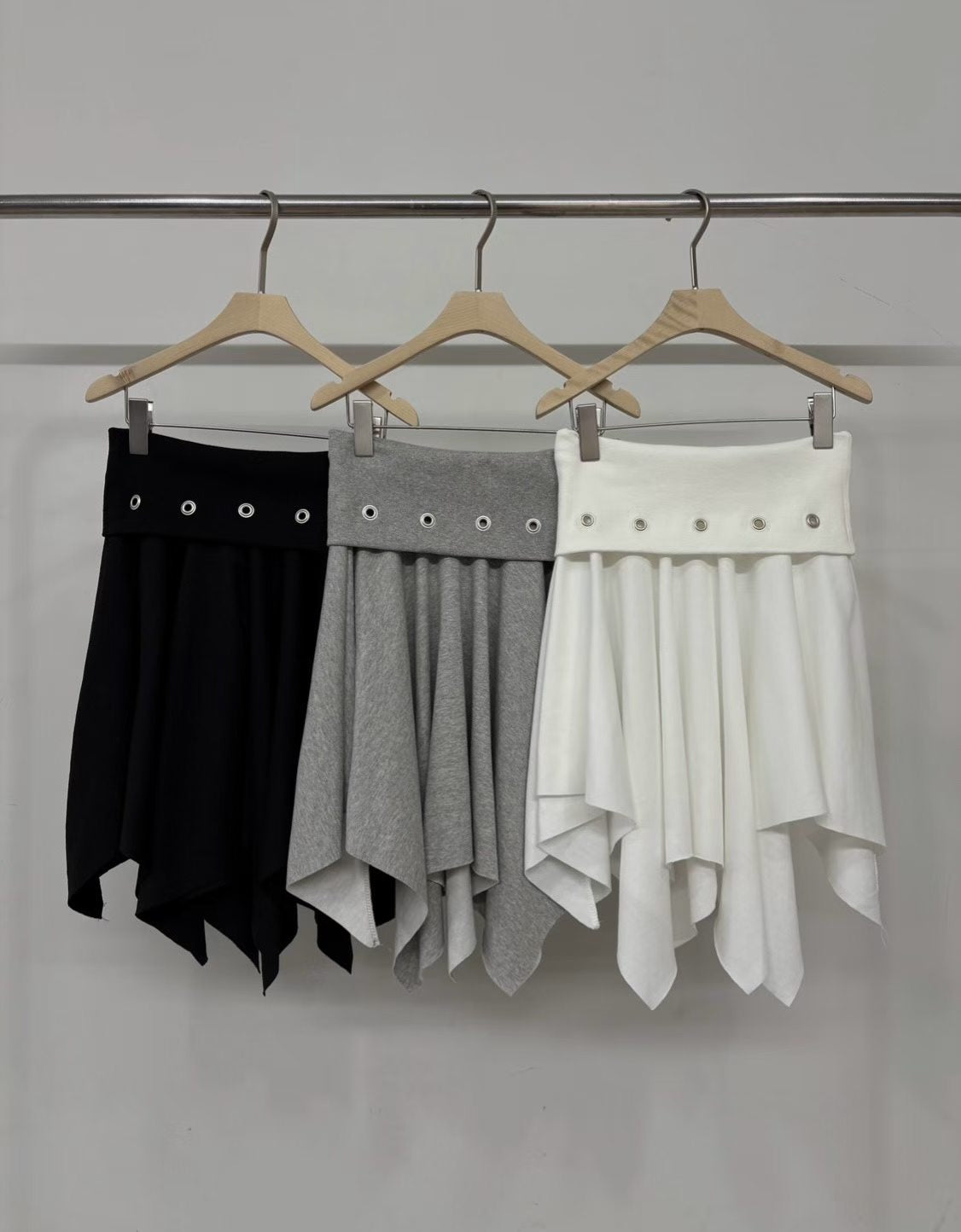 不對稱鈕扣中裙 Asymmetrical Buttoned Midi Skirt