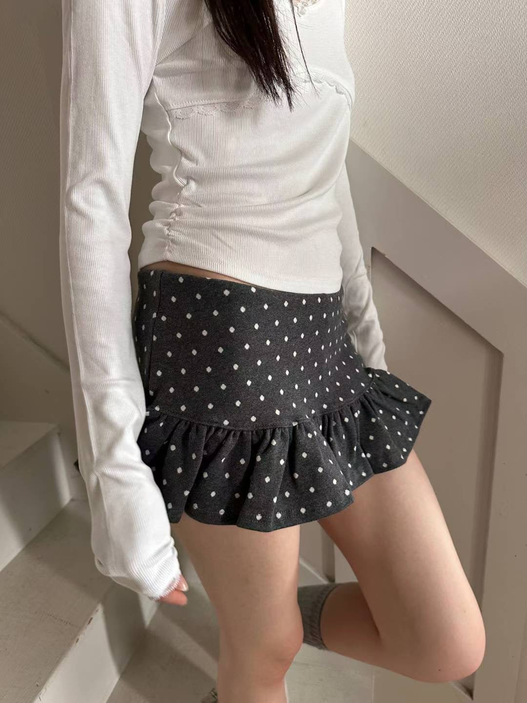 波點木耳邊短裙 Polka Dot Ruffled Hem Dress