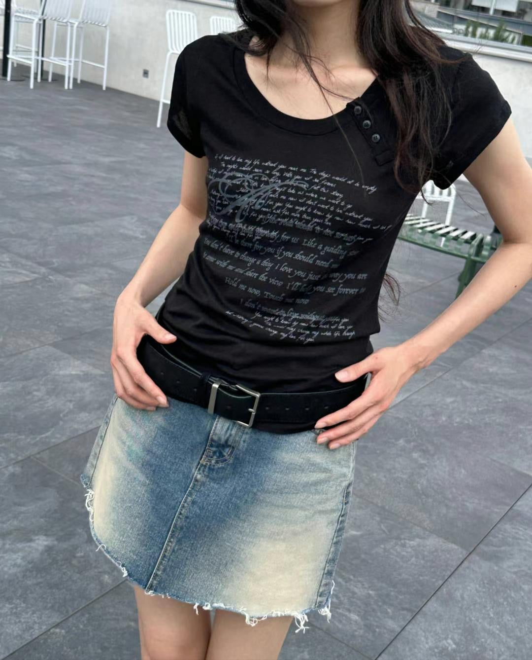 字母印花鈕扣上衣 Letter Print Button Top