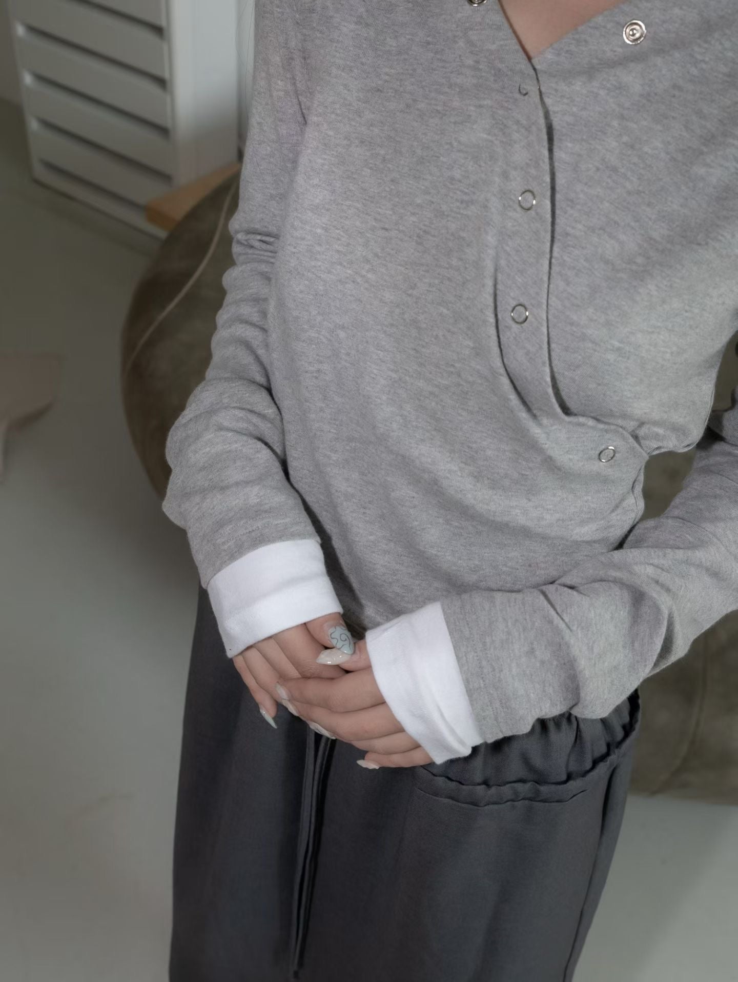 假兩件v領連帽長袖上衣 Fake Two-Piece V-Neck Hooded Long-Sleeved Top