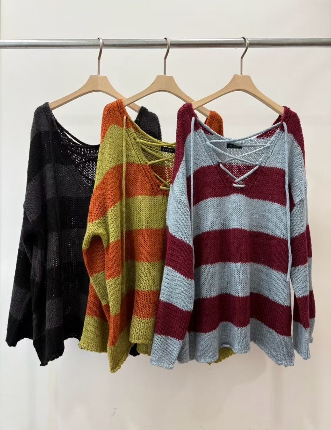 間條露肩毛衣 Striped Off-Shoulder Sweater