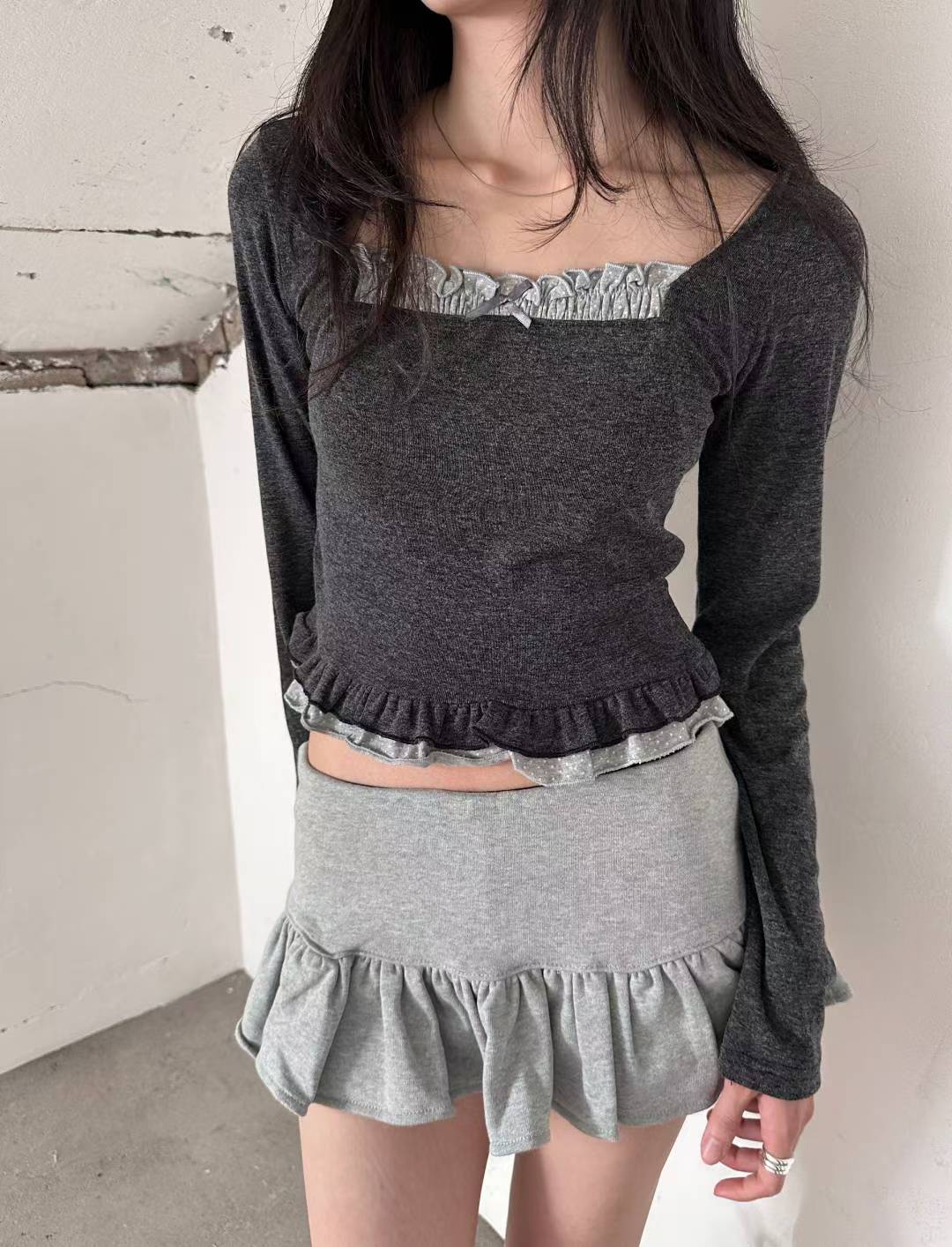 假兩件方領長袖上衣 Square Neck Fake Two-Piece Long-Sleeved Top