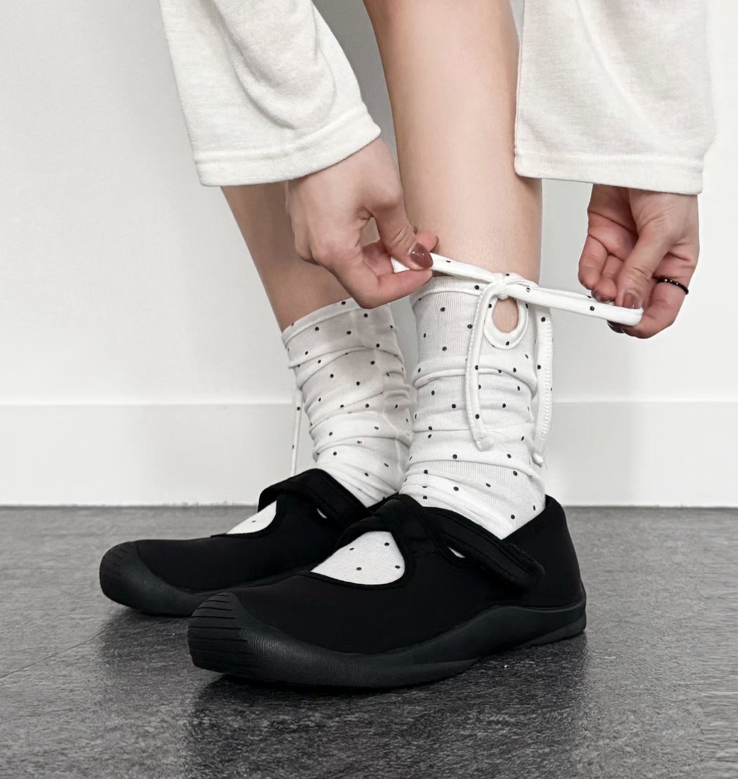 波點綁帶襪 Polka Dot Socks