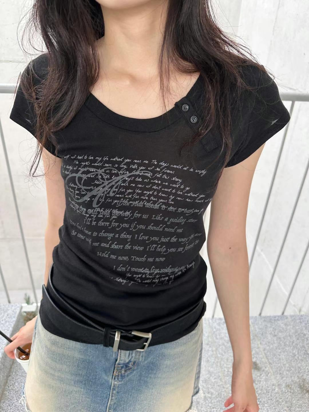 字母印花鈕扣上衣 Letter Print Button Top