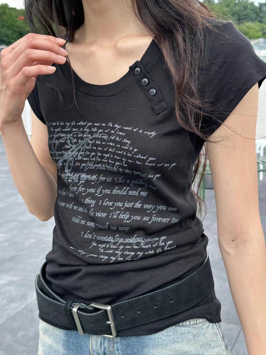 字母印花鈕扣上衣 Letter Print Button Top
