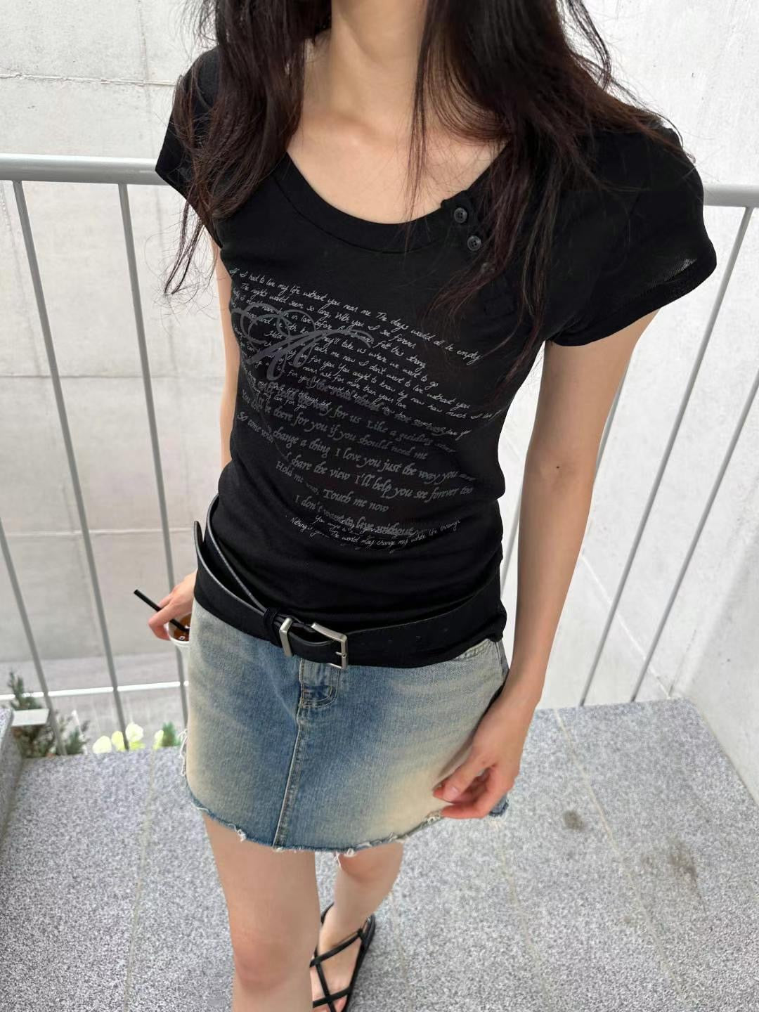 字母印花鈕扣上衣 Letter Print Button Top