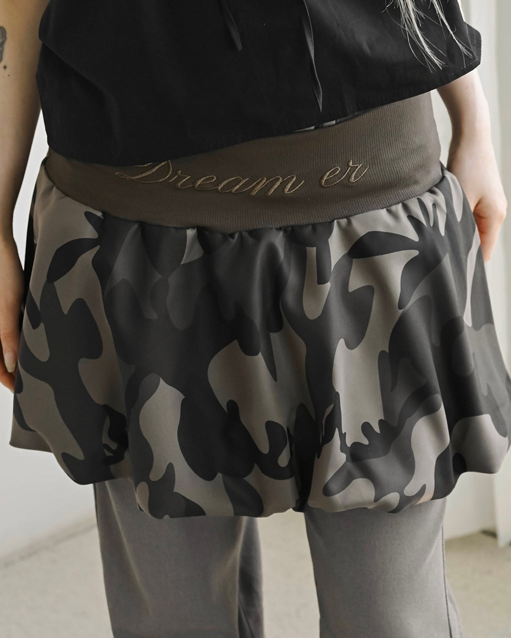 刺繡字母花苞裙Embroidered Letter Pumpkin Skirt