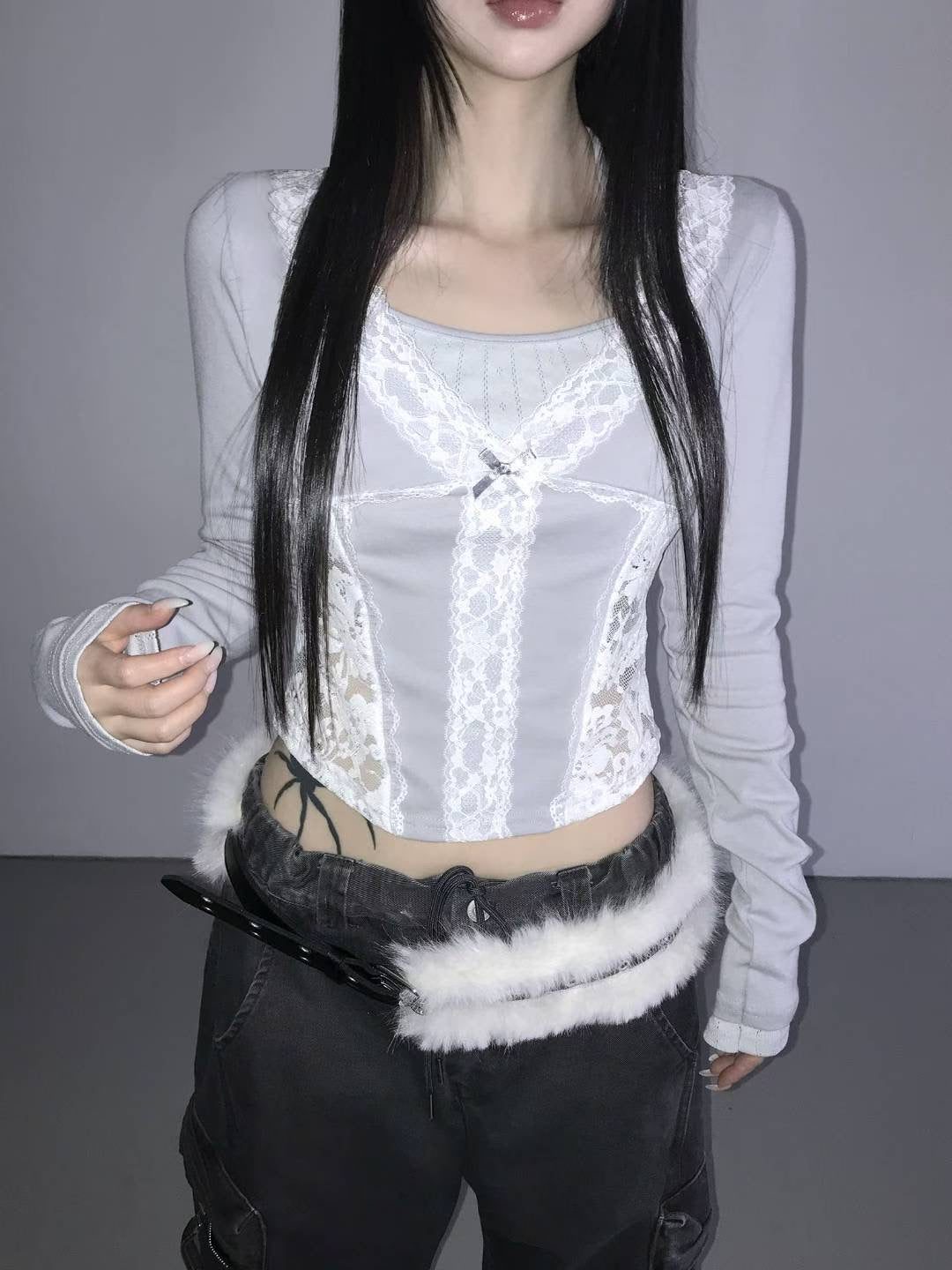 蕾絲假兩件長袖上衣 Lace Fake Two-Piece Long Sleeved Top