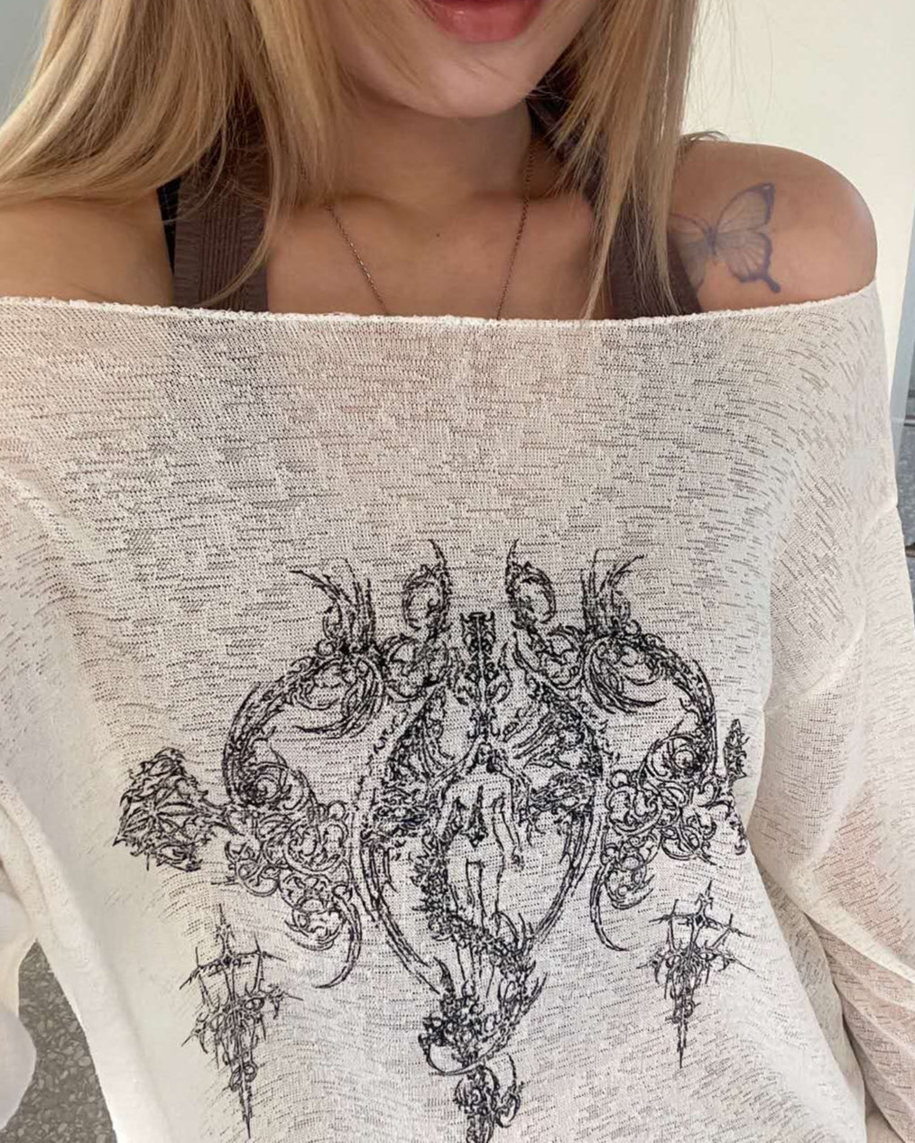 手繪印花露肩罩衫 Totem Print Off Shoulder Blouse