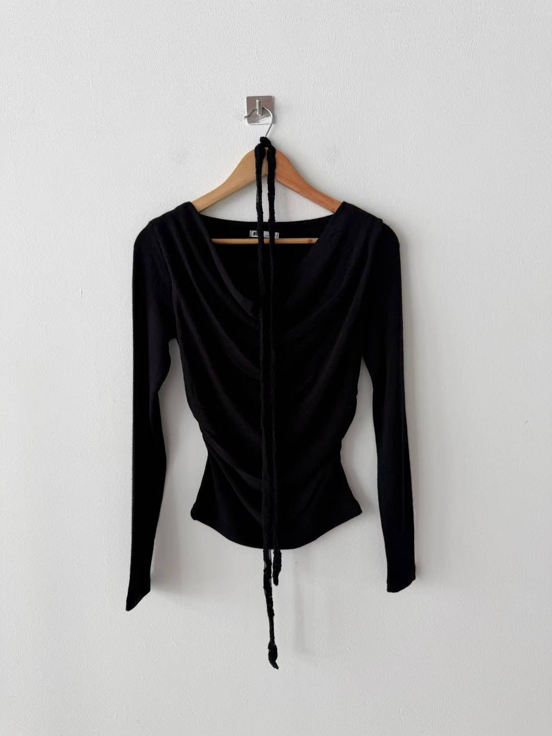 蕾絲蕩領掛頸長袖 Lace halter-neck long-sleeve top