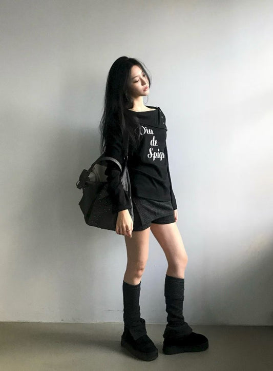 鈕扣字母露肩上衣 Button Letter Off-Shoulder Top