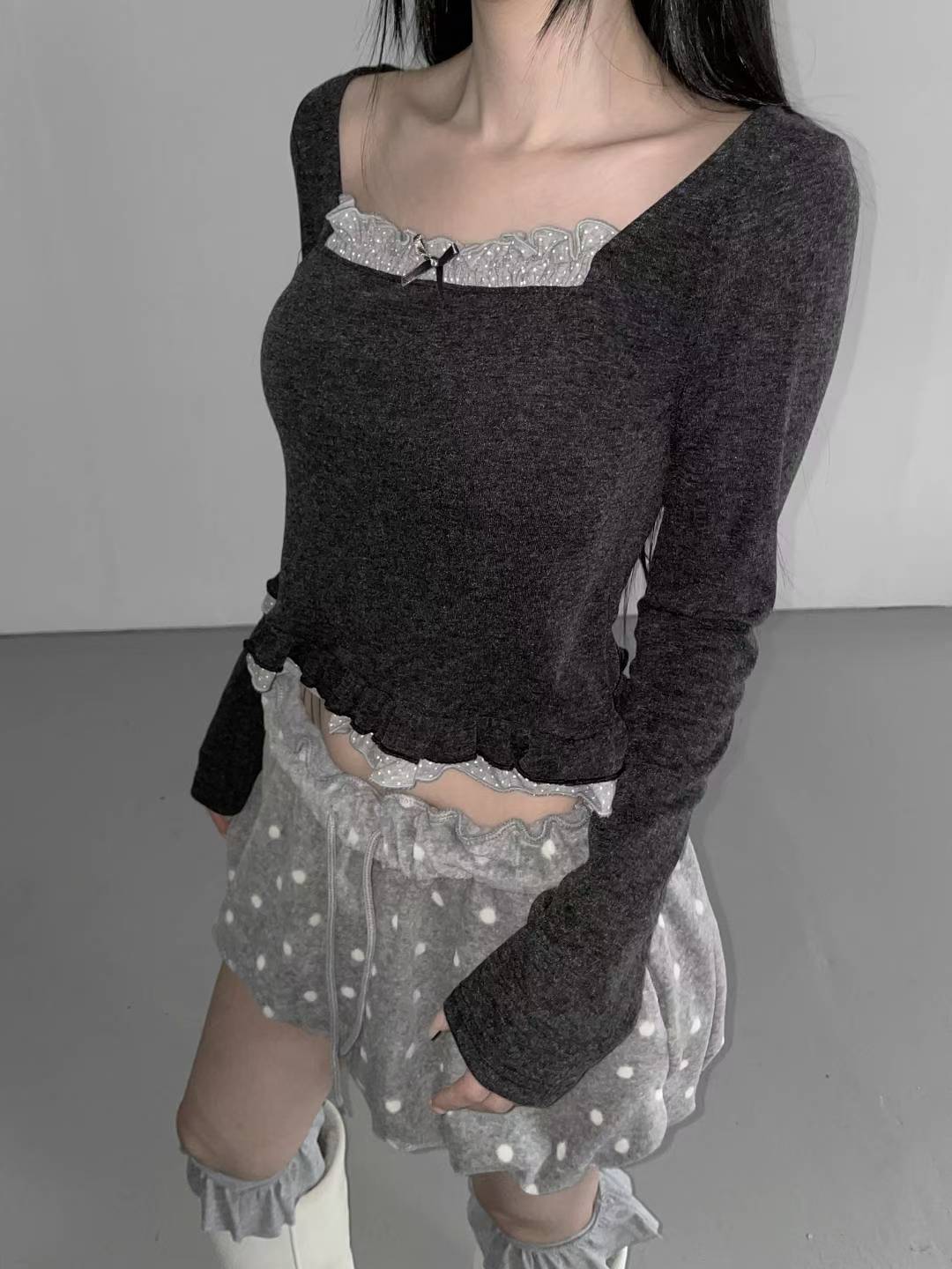 假兩件方領長袖上衣 Square Neck Fake Two-Piece Long-Sleeved Top