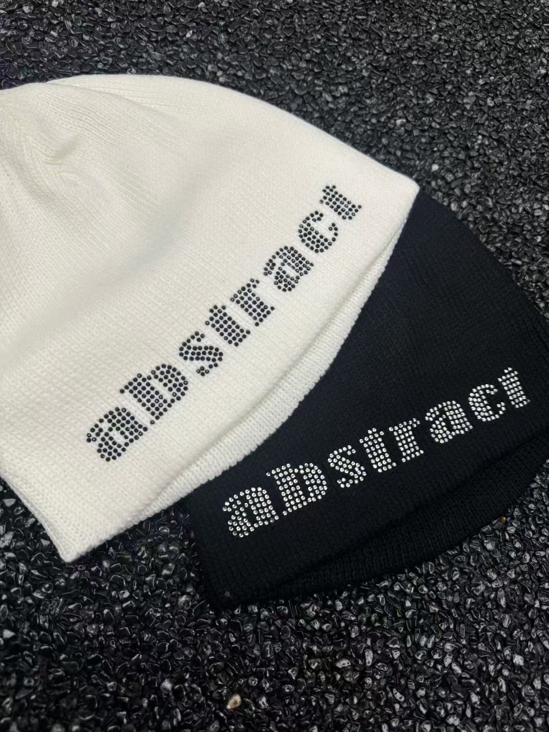 字母印花冷帽 Letter Print Beanie