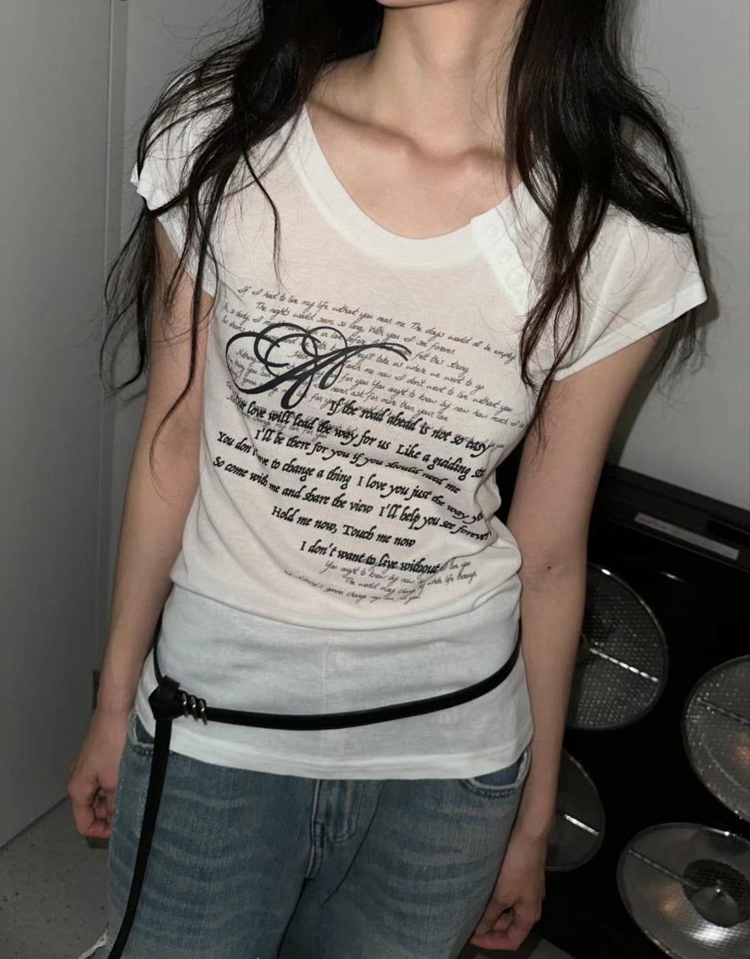 字母印花鈕扣上衣 Letter Print Button Top