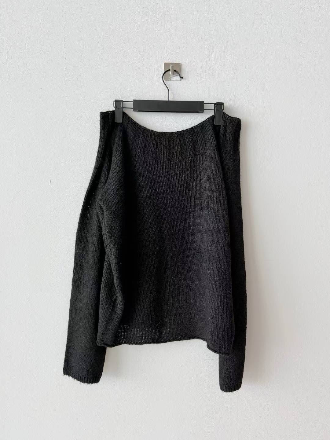 露肩寬領針織冷衫 Off-Shoulder Wide Neck Knit Sweater