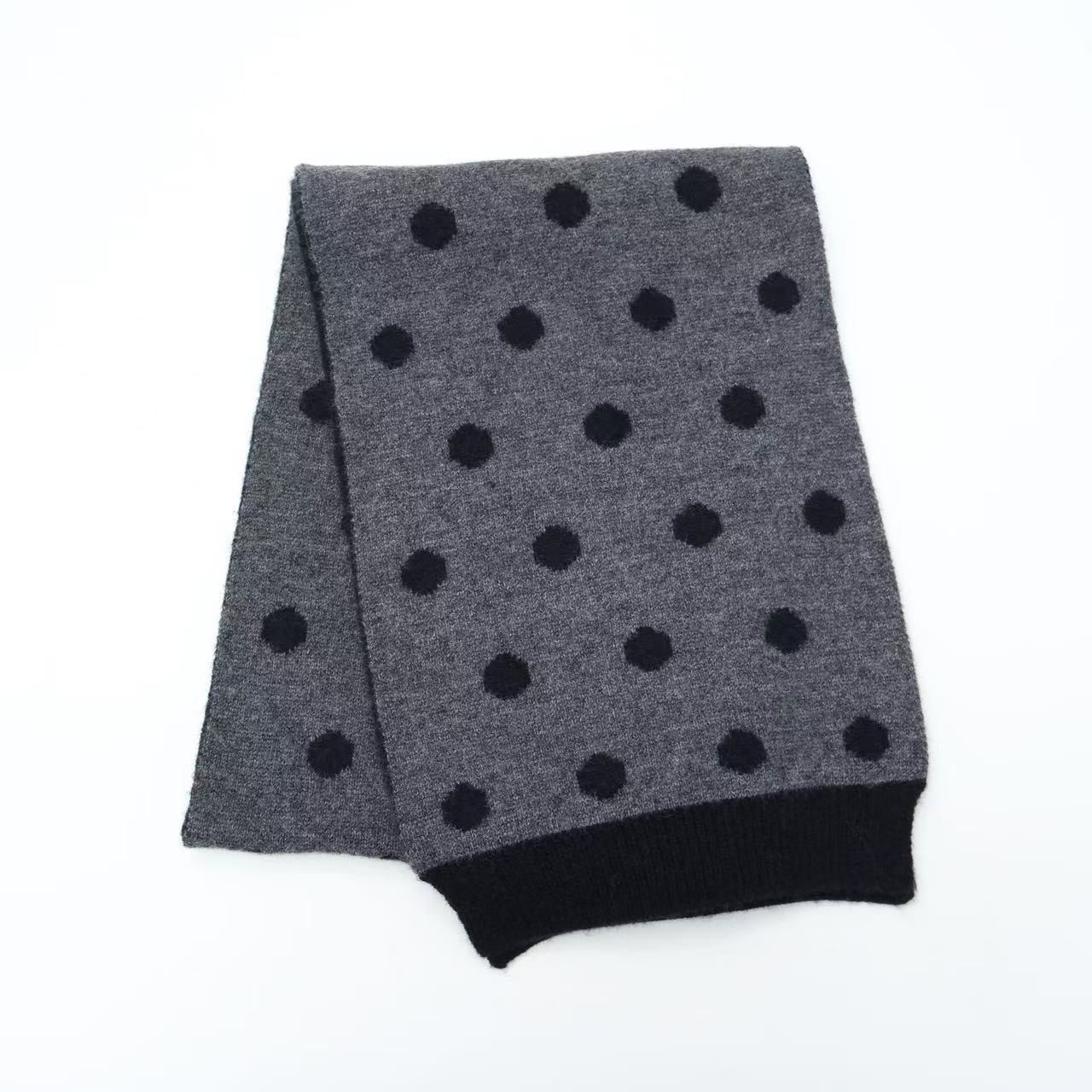 針織波點頸巾 Knitted Polka Dot Scarf