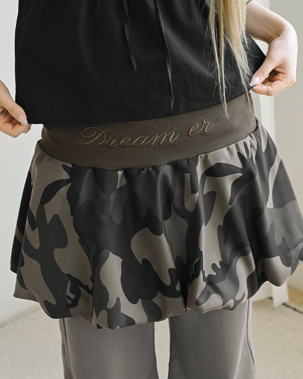 刺繡字母花苞裙Embroidered Letter Pumpkin Skirt