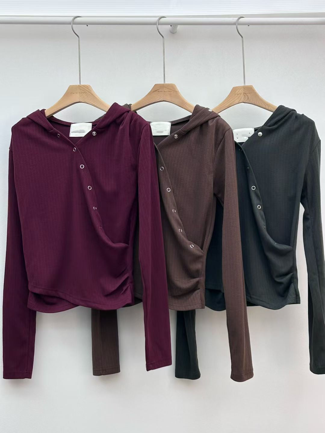 交叉V領釘釦連帽上衣 Crossover V-neck Buttoned Hooded Top