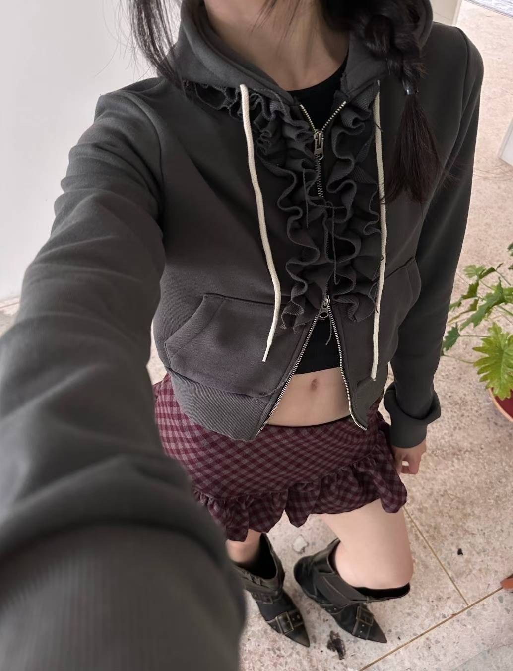 木耳邊拉鍊外套 Ruffled Zip-Up Jacket