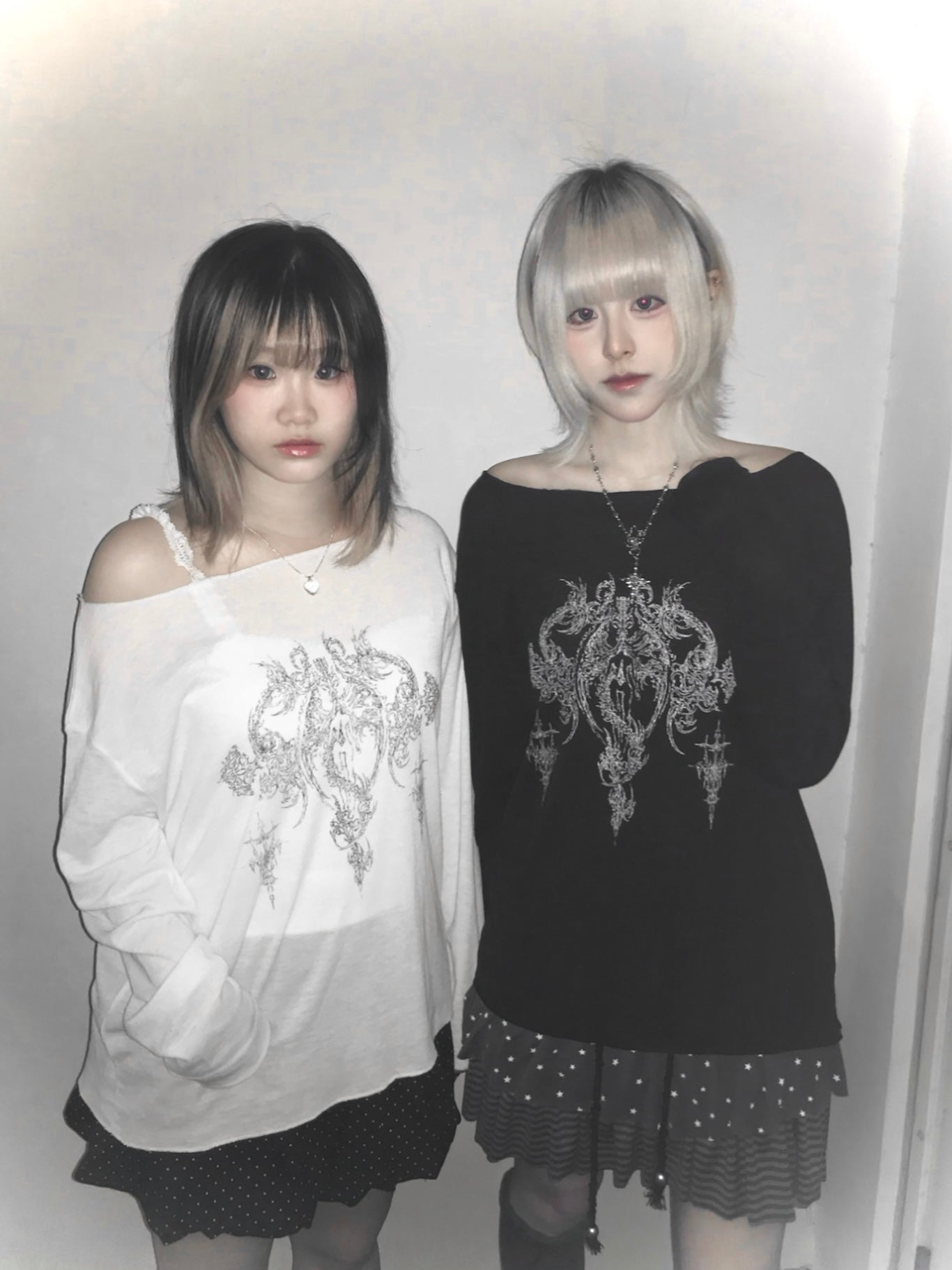 手繪印花露肩罩衫 Totem Print Off Shoulder Blouse