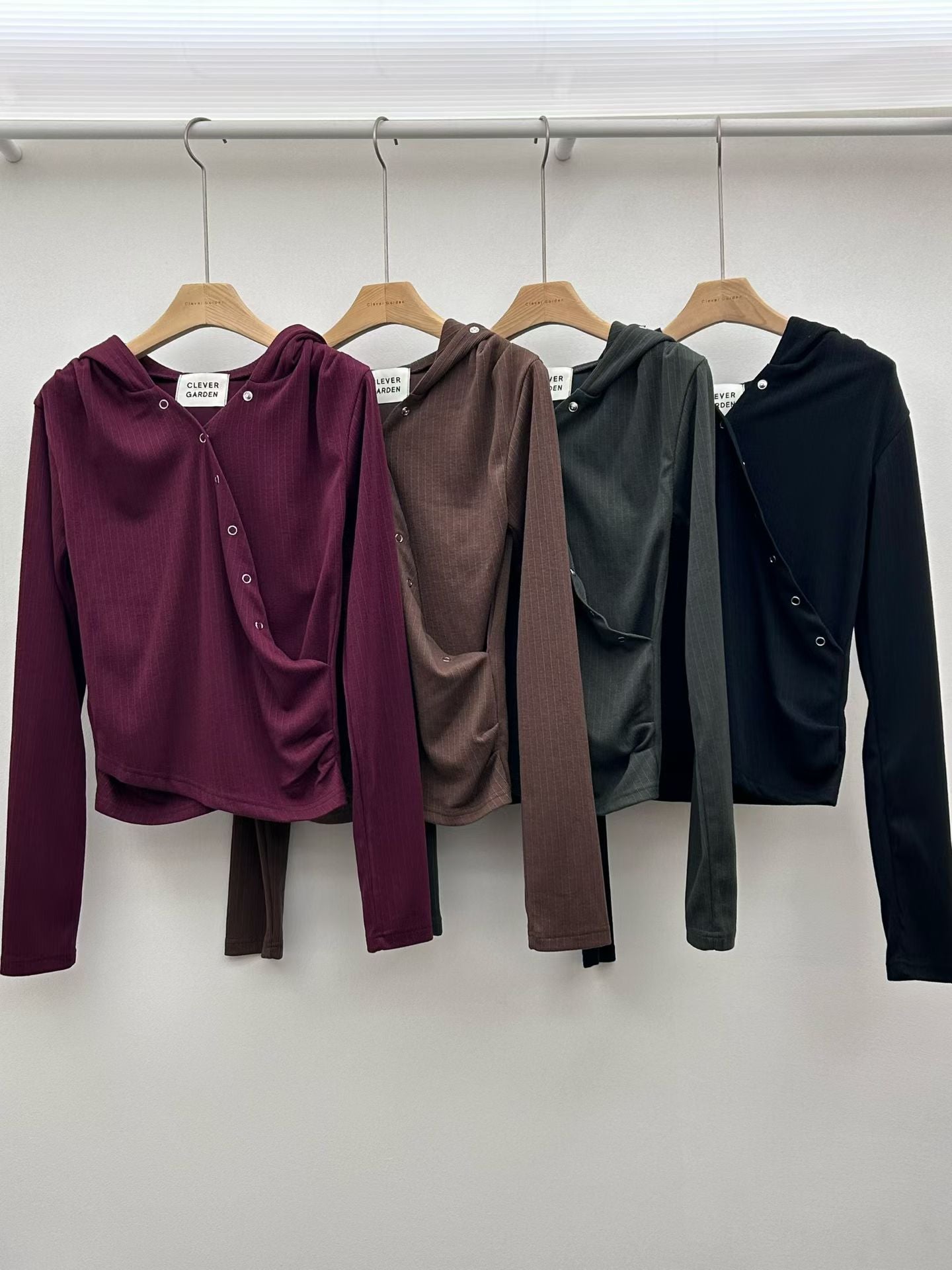 交叉V領釘釦連帽上衣 Crossover V-neck Buttoned Hooded Top