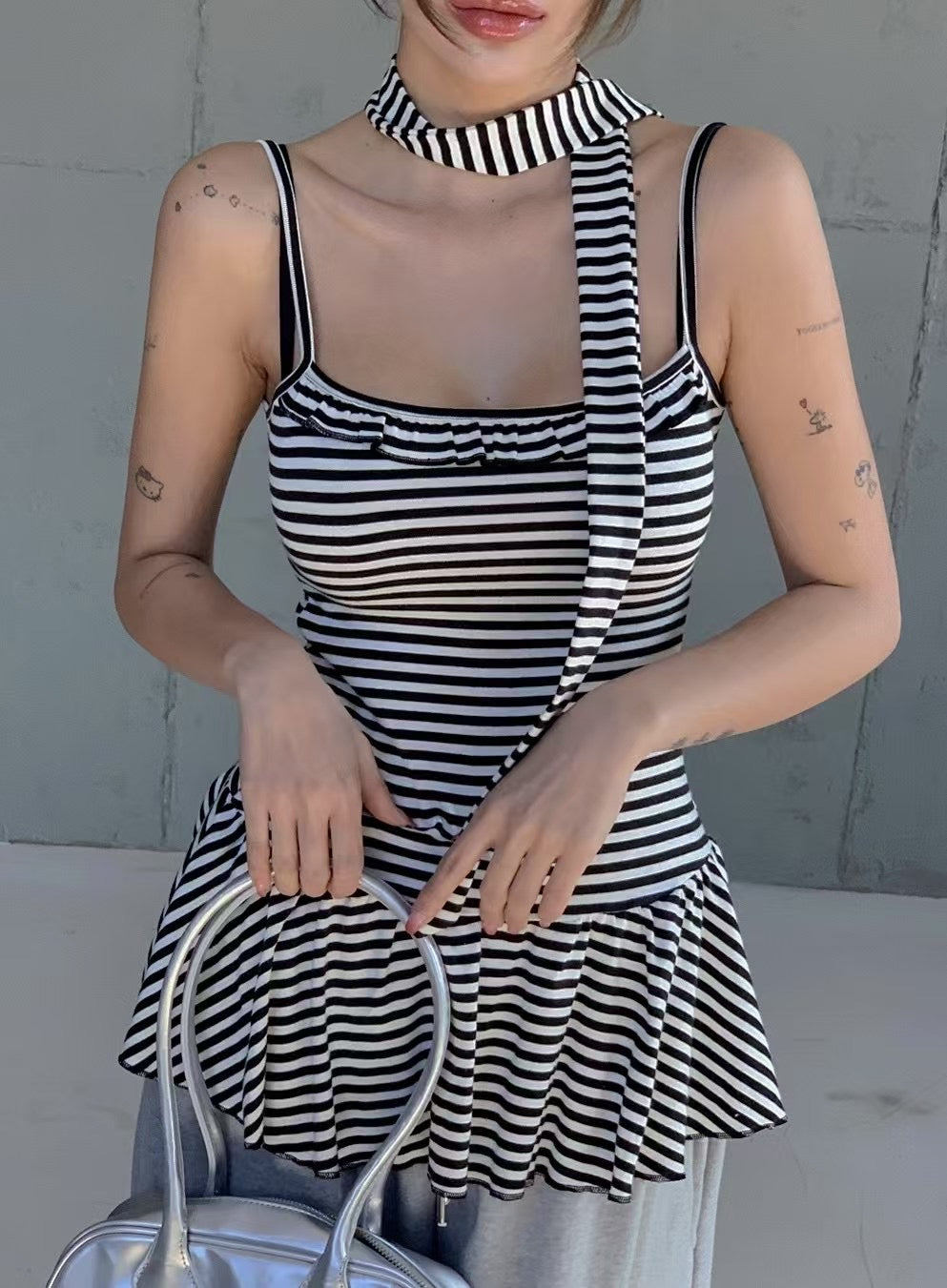 條紋掛頸裙擺吊帶 Striped Halterneck Vest