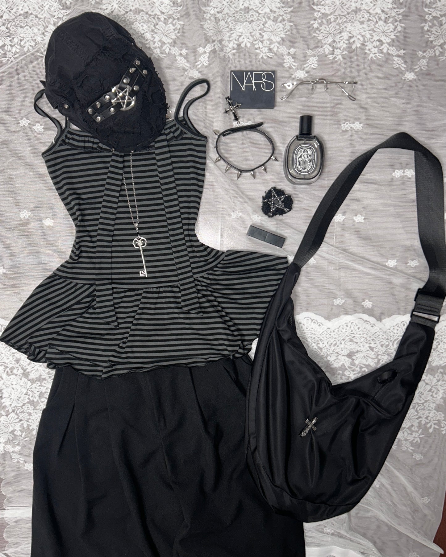 條紋掛頸裙擺吊帶 Striped Halterneck Vest