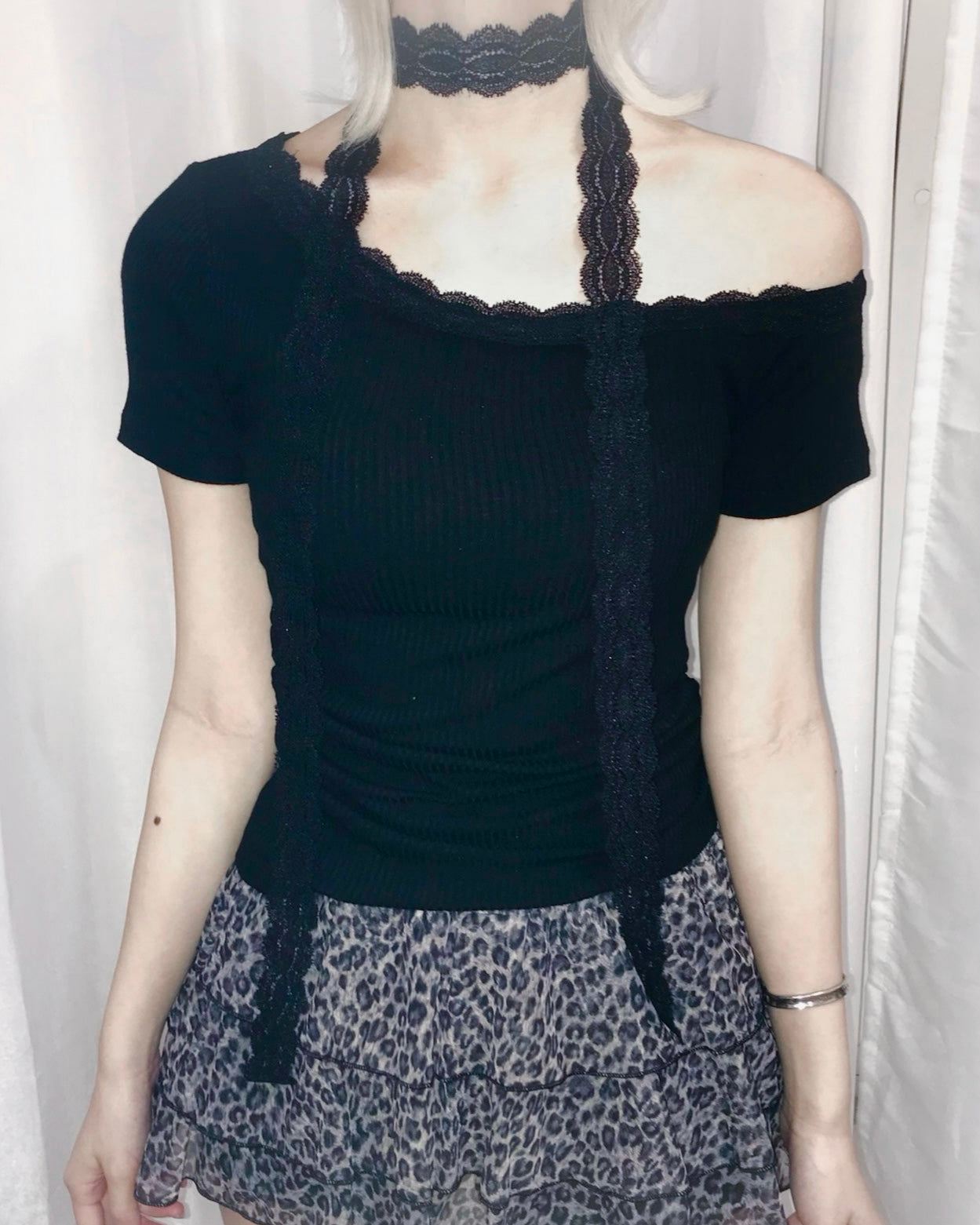 蕾絲掛頸露肩上衣 Halter Neck Lace Off-Shoulder Top