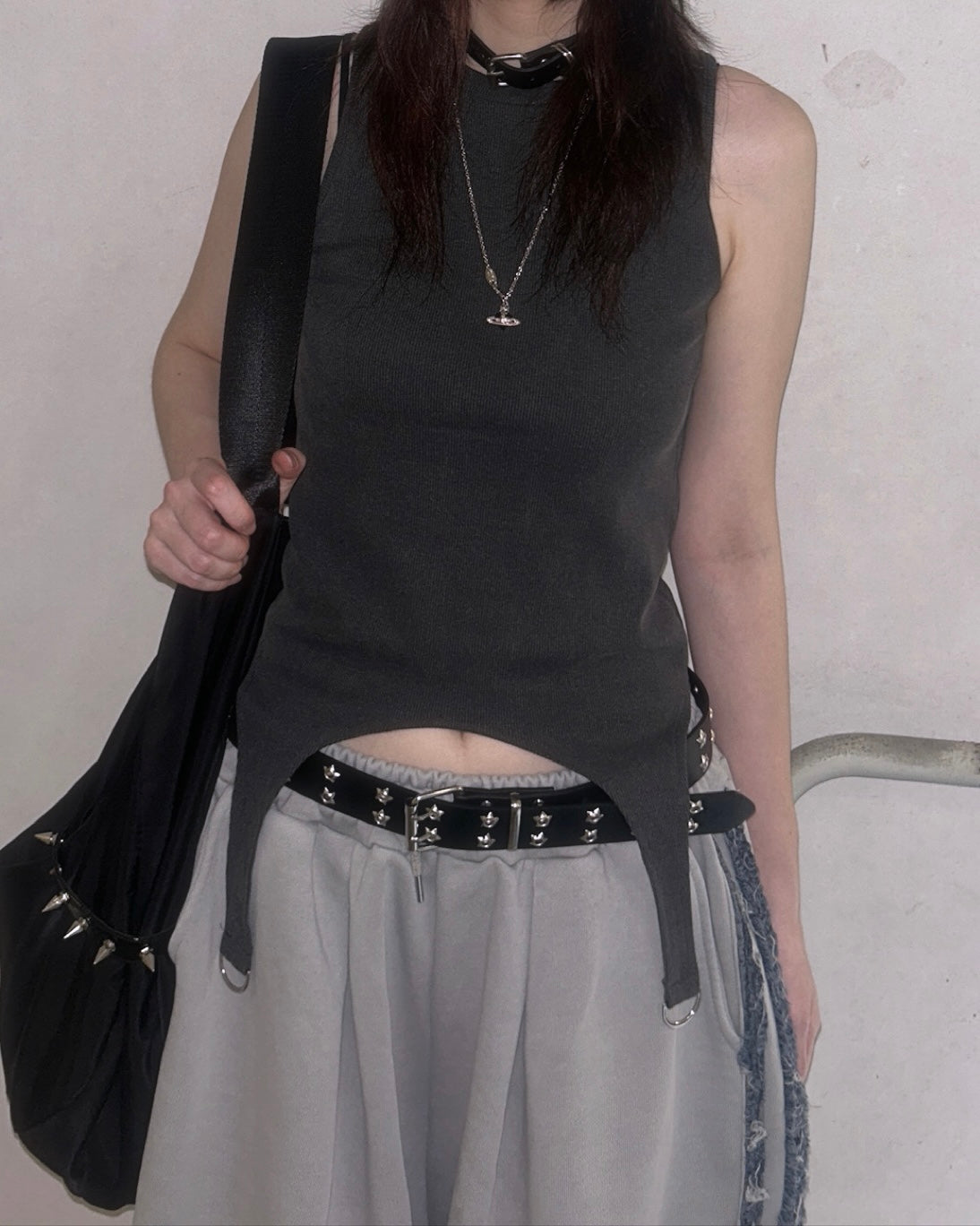 純色金屬扣下襬修身背心 Metal Buckle Hem Fitted Tank Top