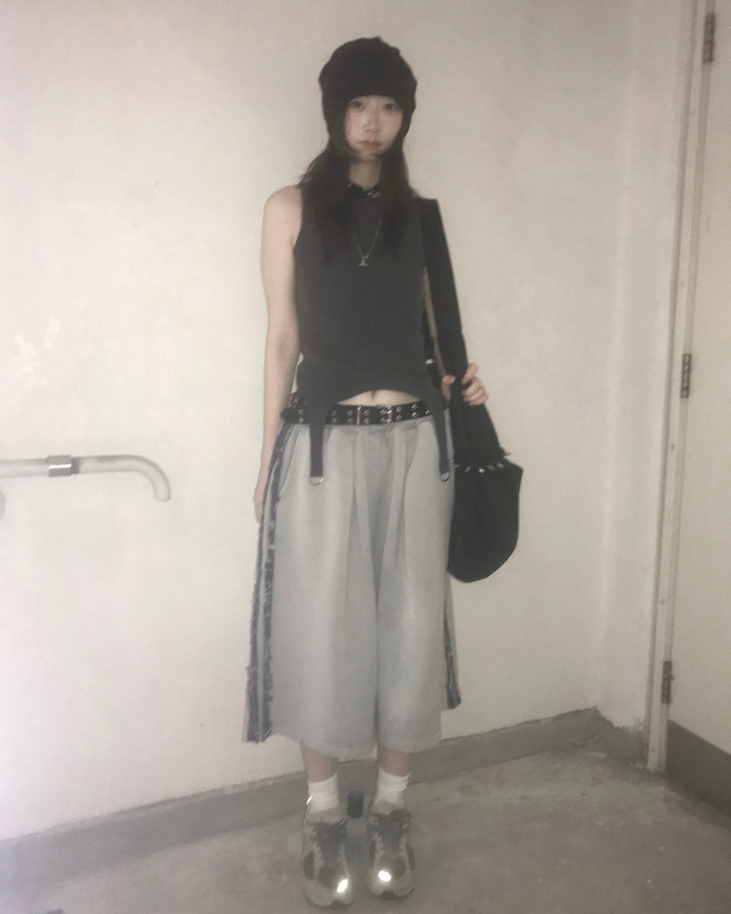 純色金屬扣下襬修身背心 Metal Buckle Hem Fitted Tank Top