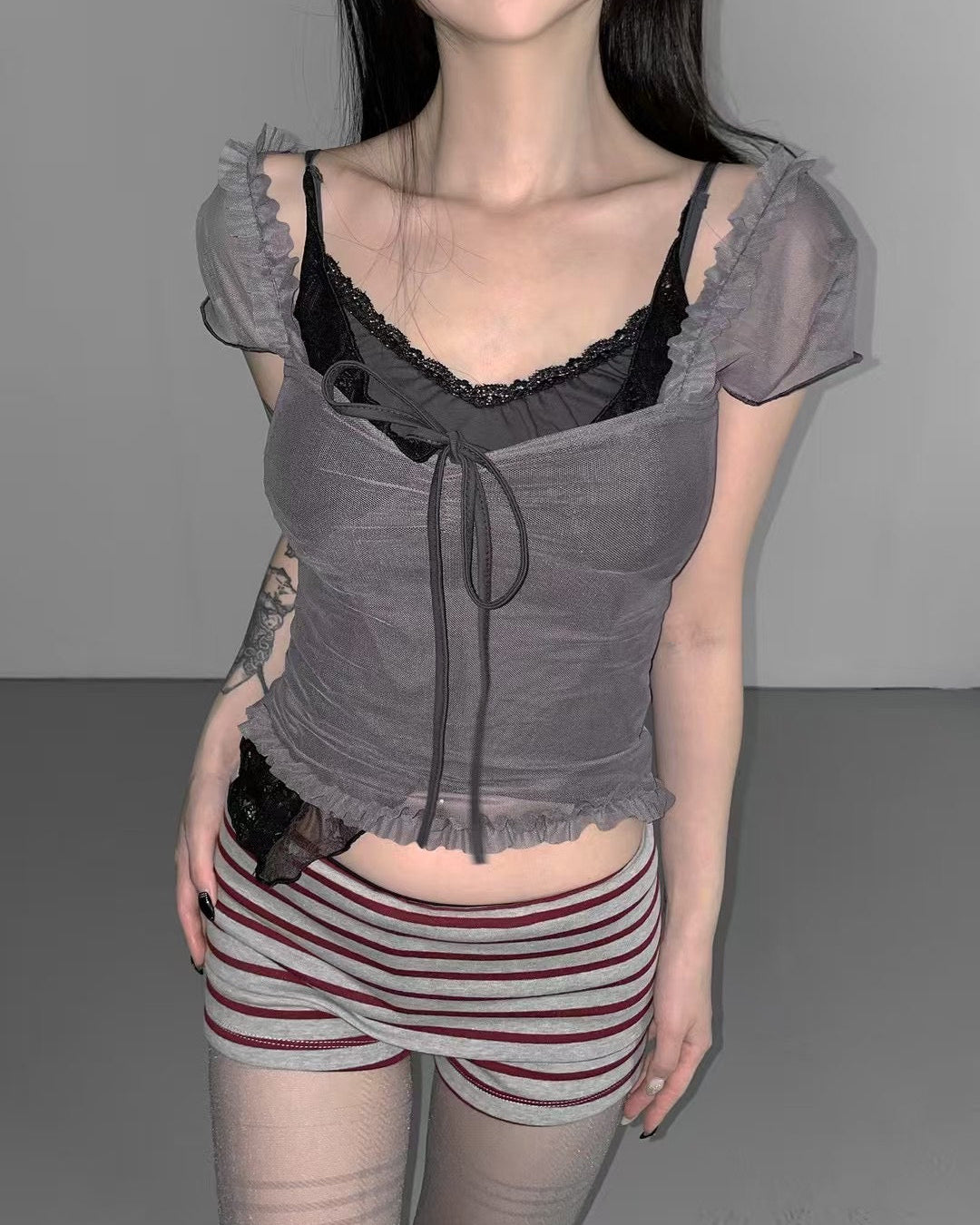 木耳邊蕾絲透膚上衣 Ruffled Lace Top
