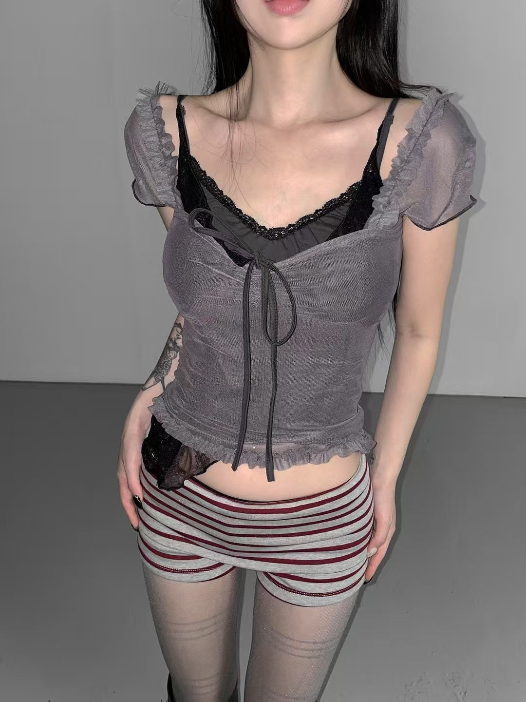 木耳邊蕾絲透膚上衣 Ruffled Lace Top