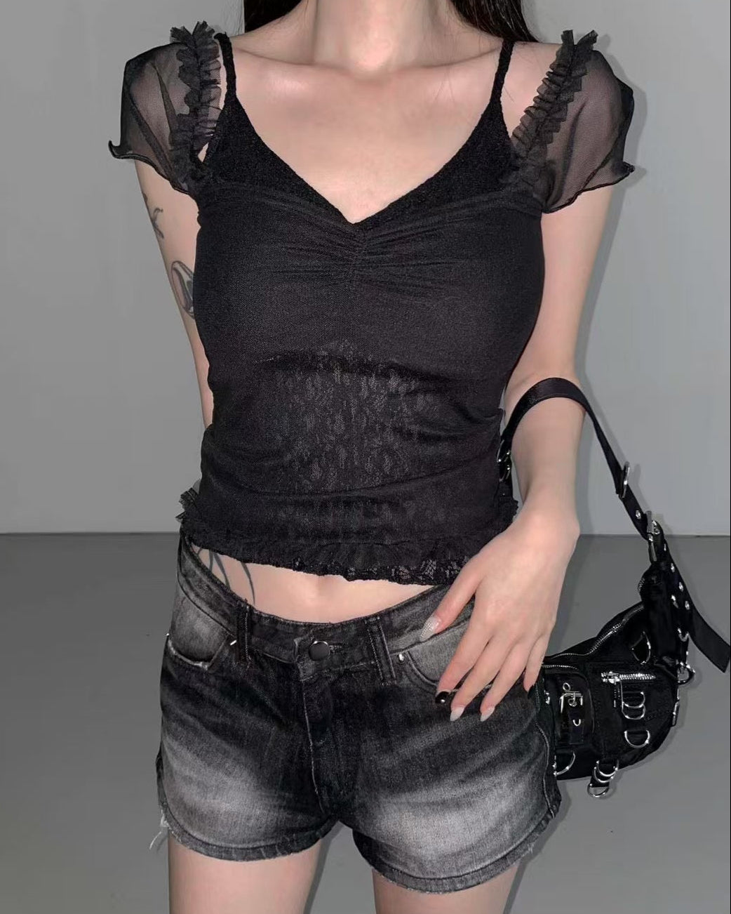 木耳邊蕾絲透膚上衣 Ruffled Lace Top