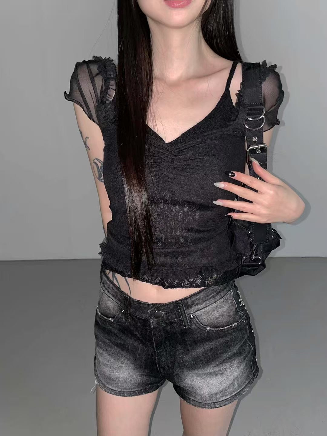 木耳邊蕾絲透膚上衣 Ruffled Lace Top