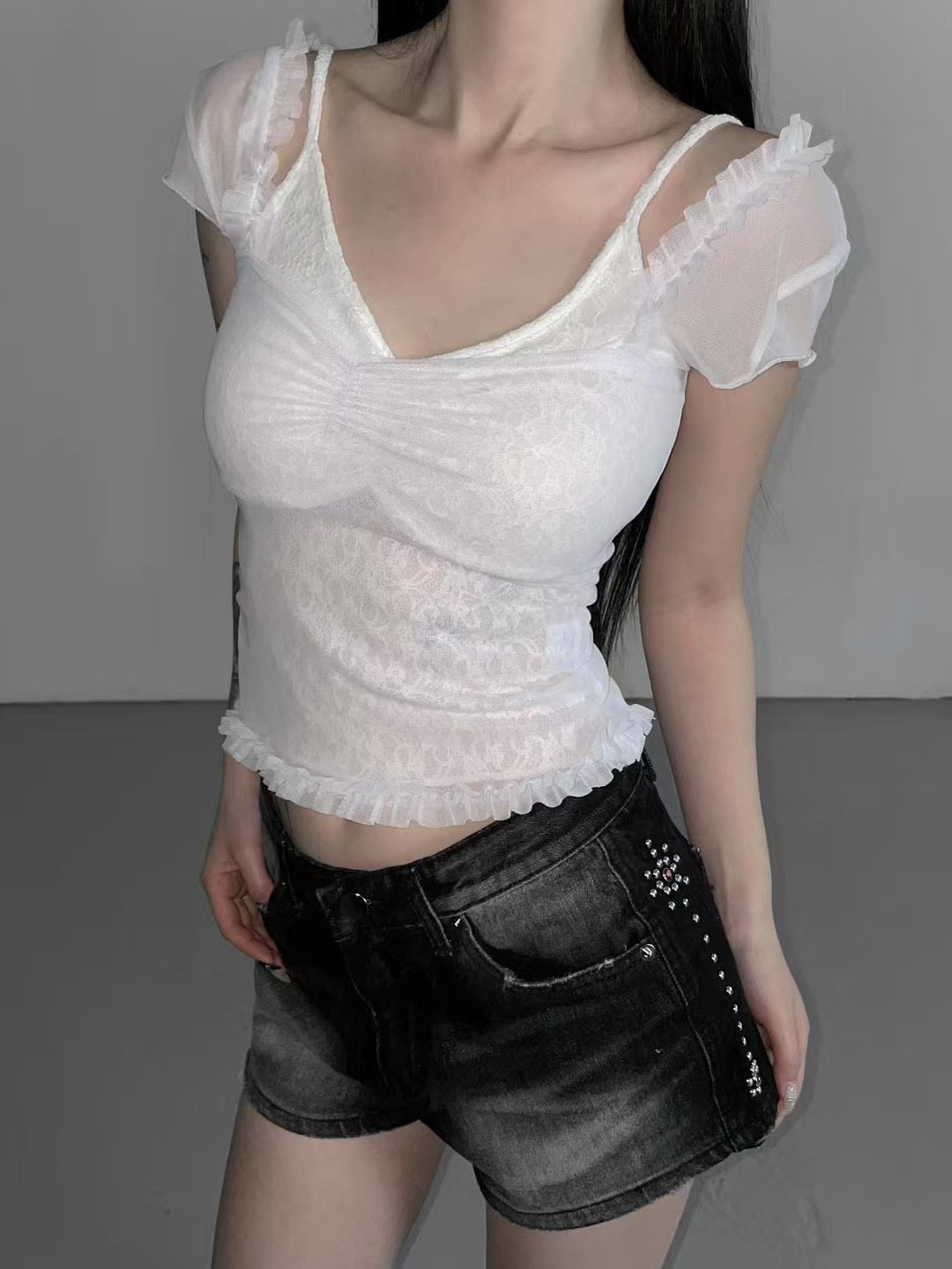 木耳邊蕾絲透膚上衣 Ruffled Lace Top