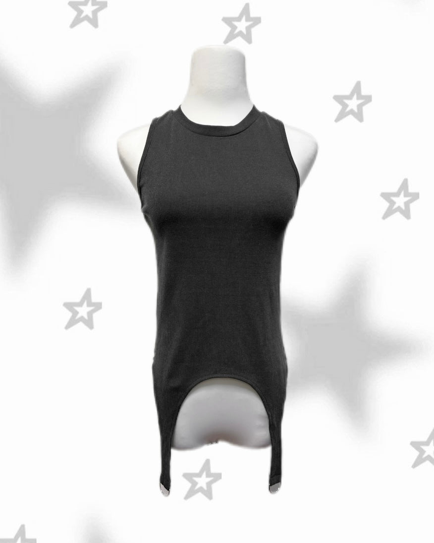 純色金屬扣下襬修身背心 Metal Buckle Hem Fitted Tank Top