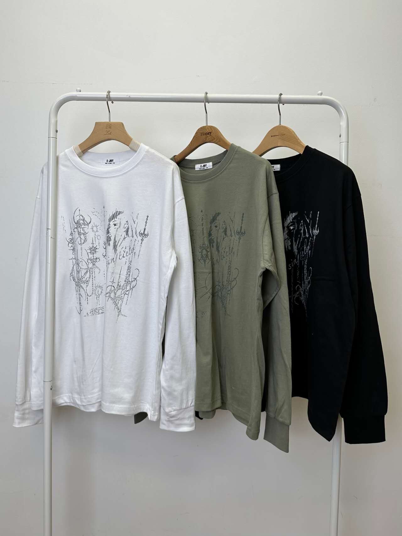 【Unisex】手繪圖騰印花長袖