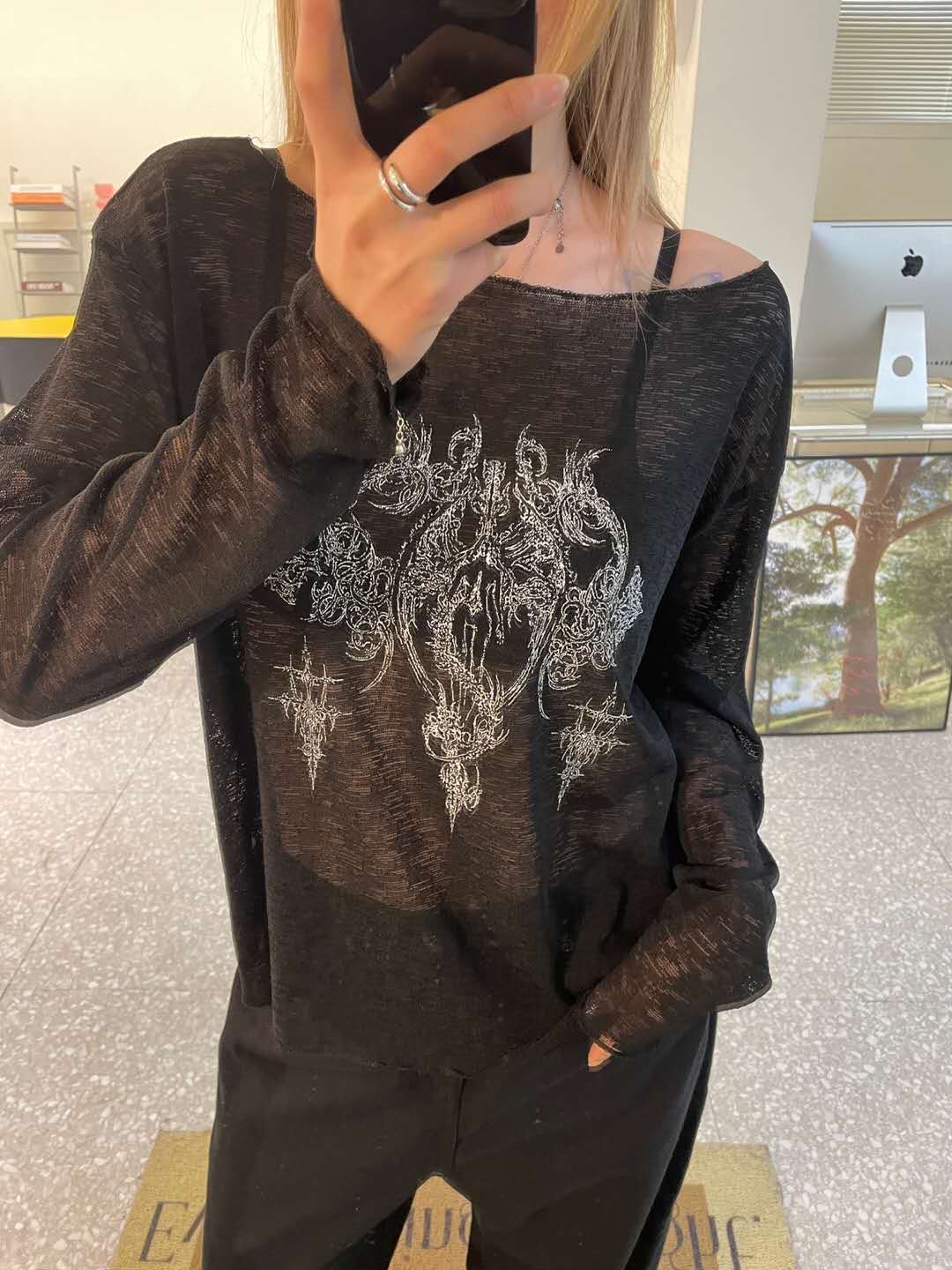 手繪印花露肩罩衫 Totem Print Off Shoulder Blouse