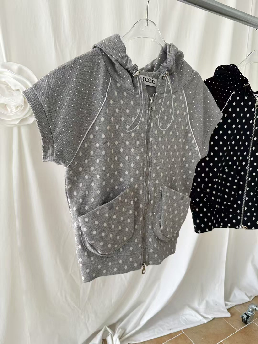 波點拉鍊連帽短袖 Polka Dot Zip-up Short Sleeve Hoodie