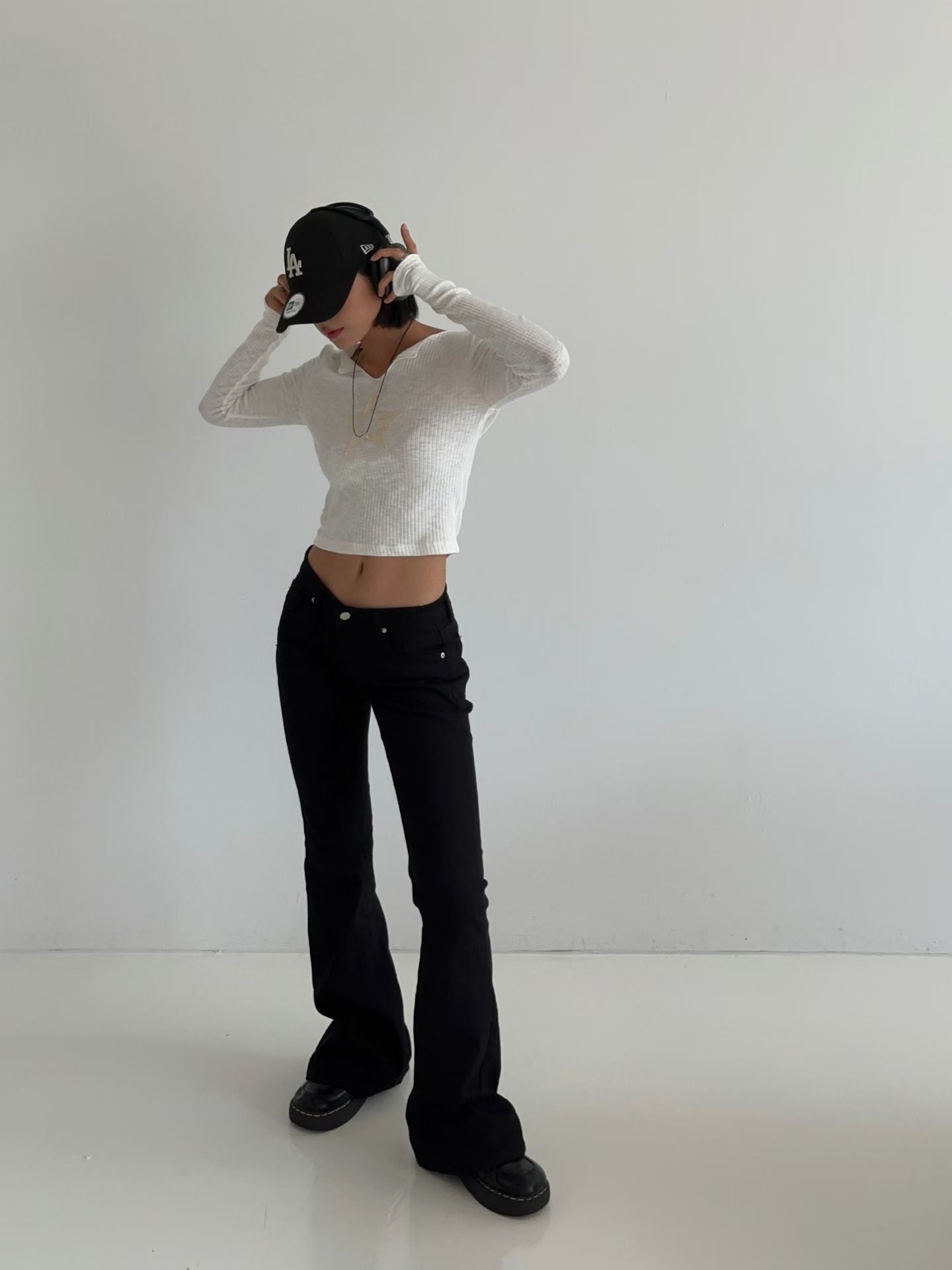 低腰微喇叭褲 Low-Rise Micro Flare Pants