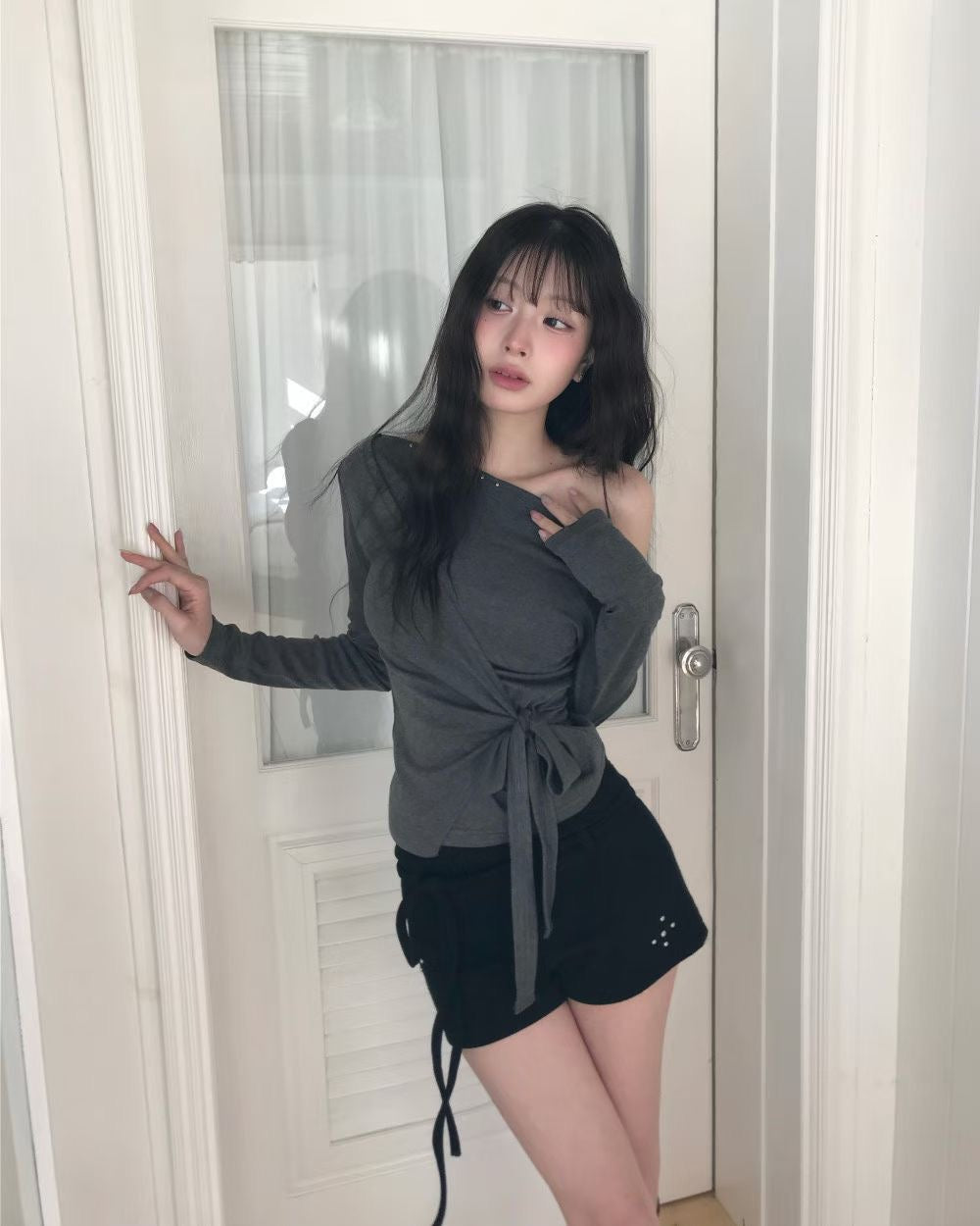 露肩不規則綁帶上衣 Off-Shoulder Asymmetrical Tie Top