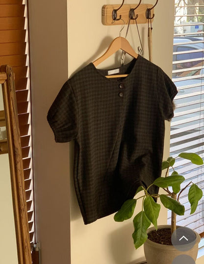 格仔鈕扣上衣 Checkered Button Blouse