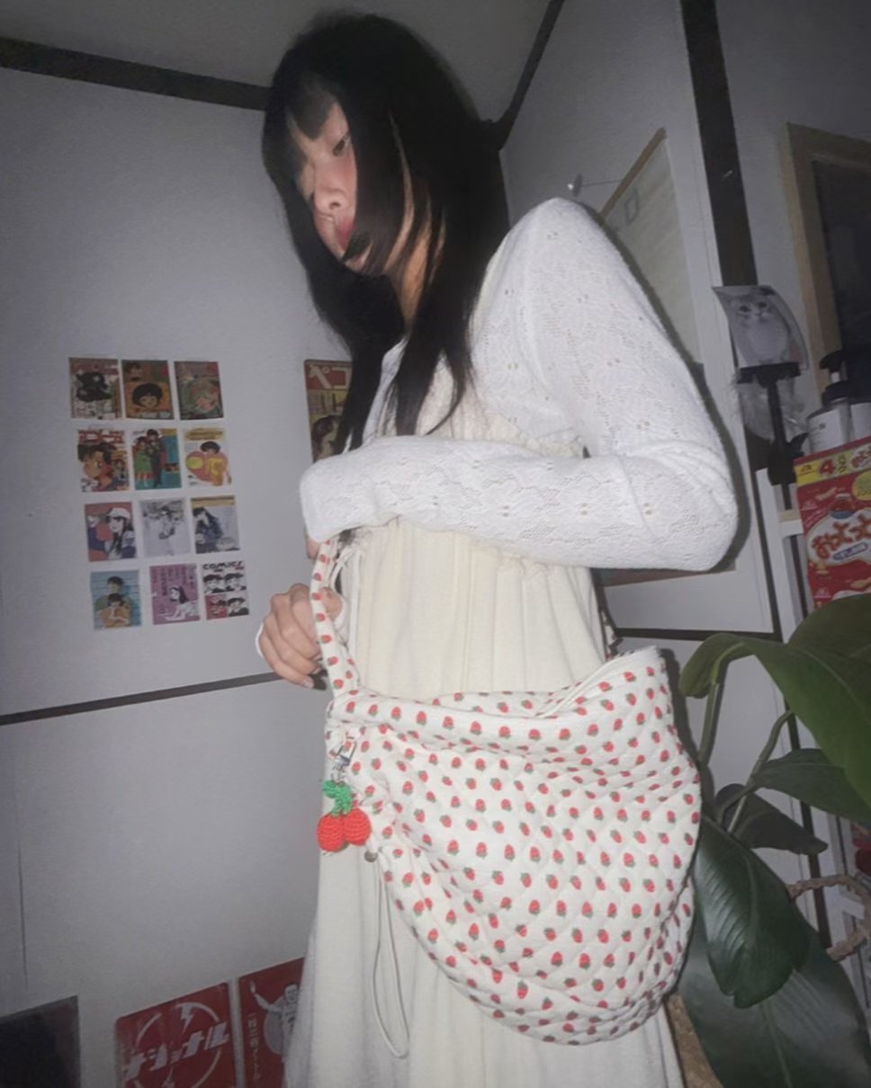 草莓印花斜挎袋 Strawberry Print Crossbody Bag