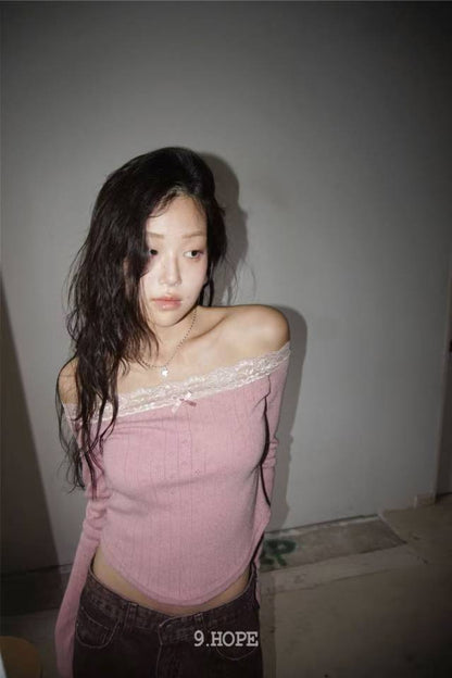 蕾絲蝴蝶結一字肩長袖上衣Lace Bow One-Shoulder Long-Sleeved Top