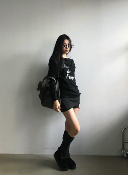 鈕扣字母露肩上衣 Button Letter Off-Shoulder Top